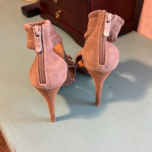 Chinese laundry. Fringe Heels as seen on Jessie James Decker - Picture 5 of 7